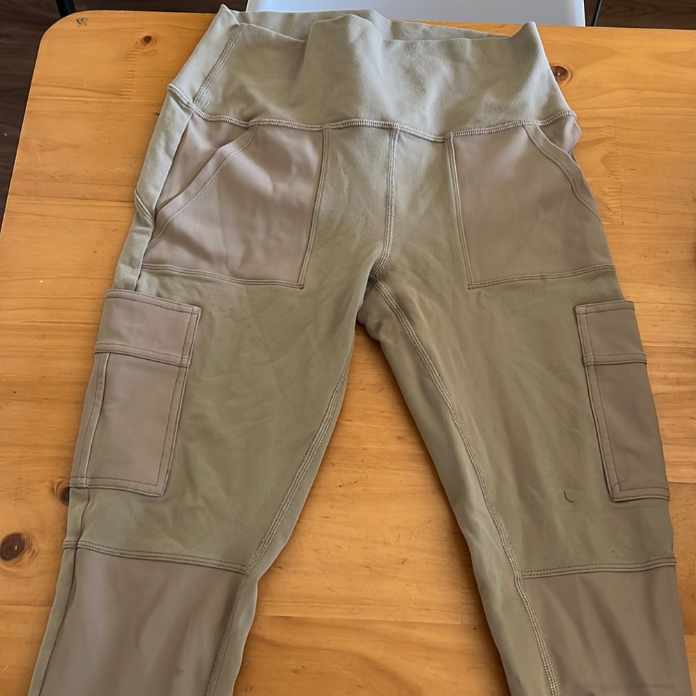 Alo Cargo Legging - Size Medium